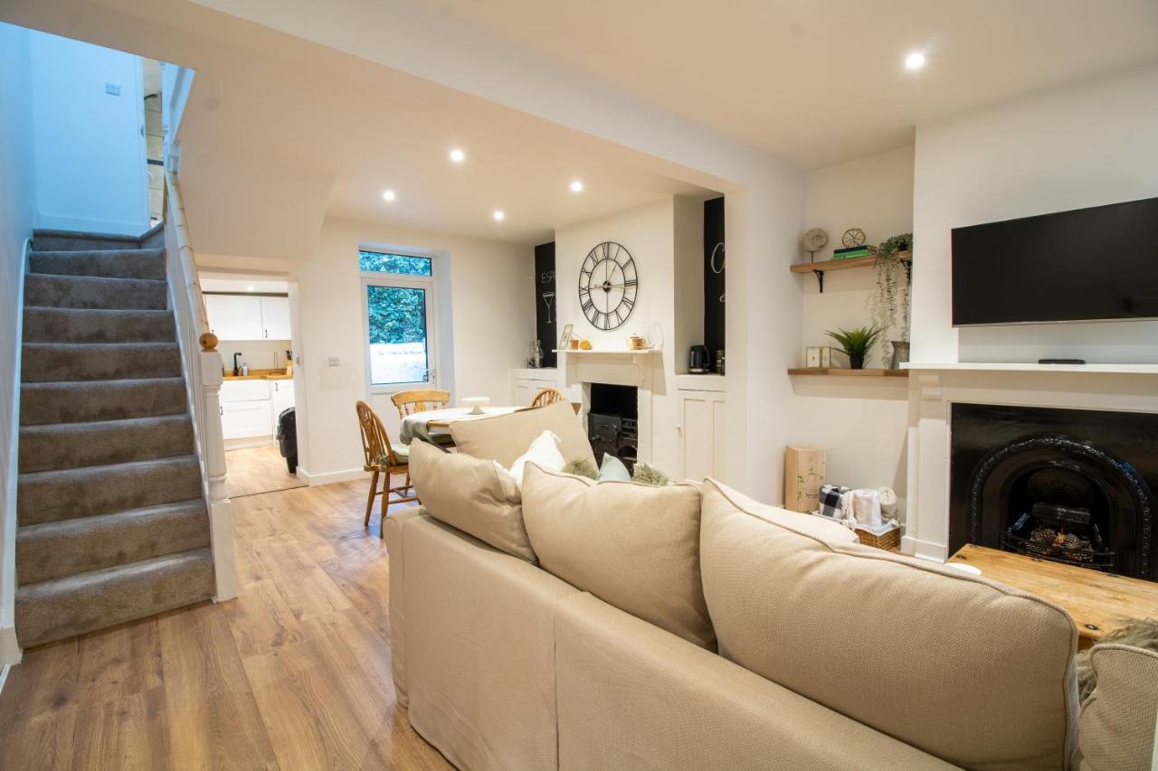 Stylish And Modern Town Centre End-Of Terrace Home Newton Abbot Exterior photo